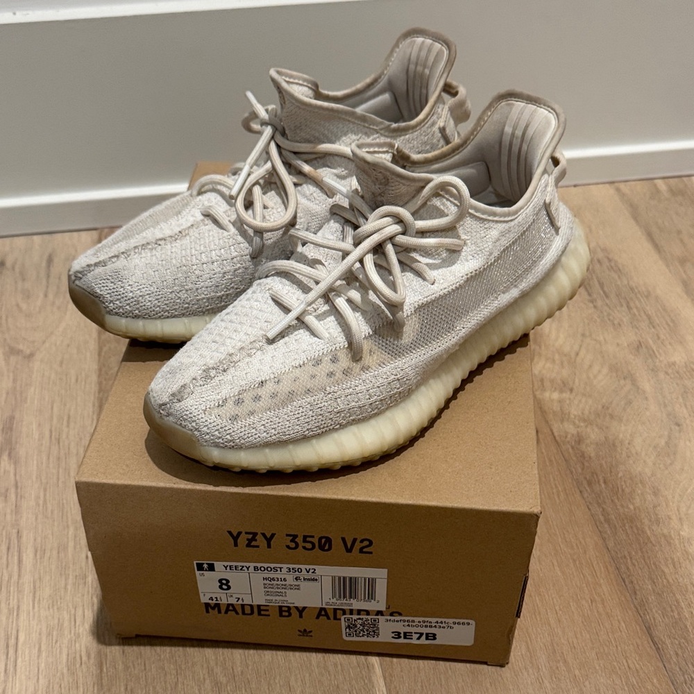 Yeezy Sneakers in off white